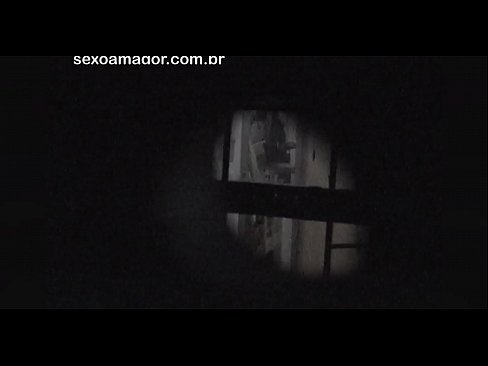❤️ Blondie word in die geheim video-opgeneem deur 'n buurtvoyeur wat agter hol bakstene versteek is ️❌ Superpornografie by porn af.xlxxporno.ru ️❤